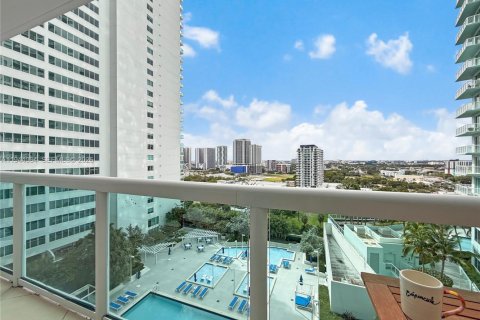 Condo in Miami, Florida, 2 bedrooms  № 2001689 - photo 4