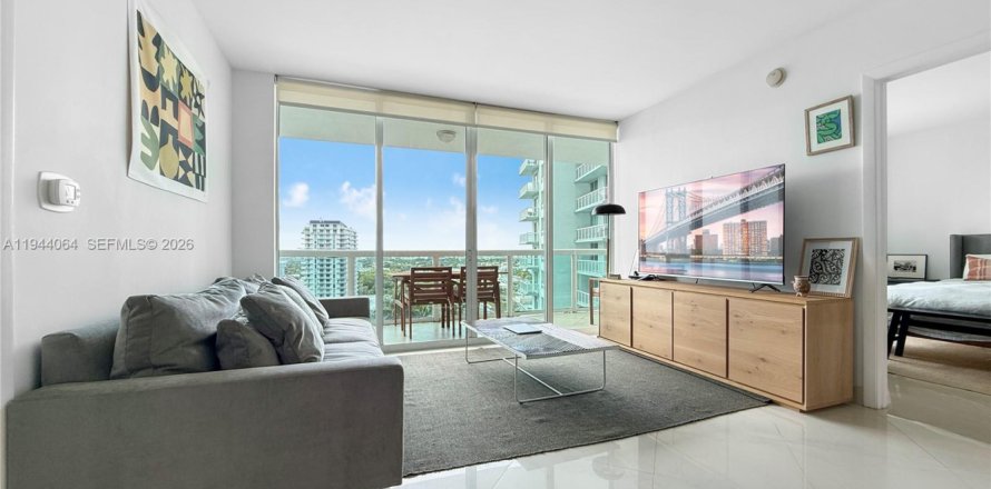 Condo in Miami, Florida, 2 bedrooms  № 2001689