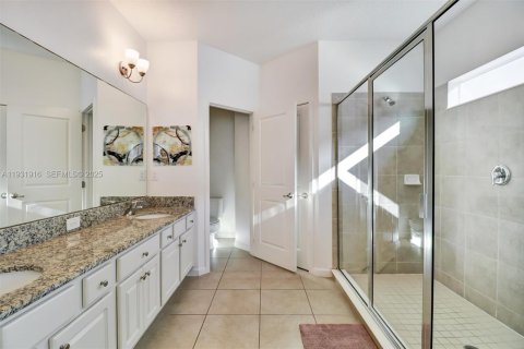 Купить виллу или дом в Киссимми, Флорида 5 спален, 284.93м2, № 1990549 - фото 9