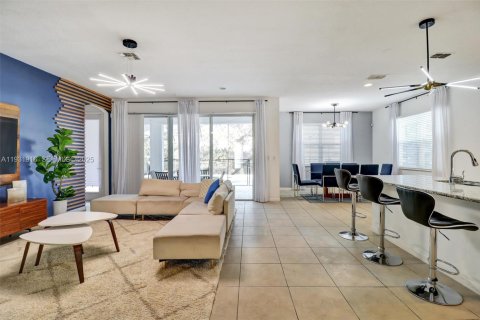 Купить виллу или дом в Киссимми, Флорида 5 спален, 284.93м2, № 1990549 - фото 6