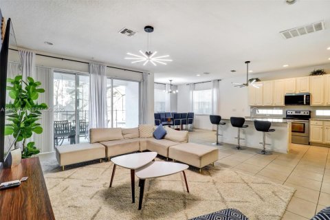 Купить виллу или дом в Киссимми, Флорида 5 спален, 284.93м2, № 1990549 - фото 4