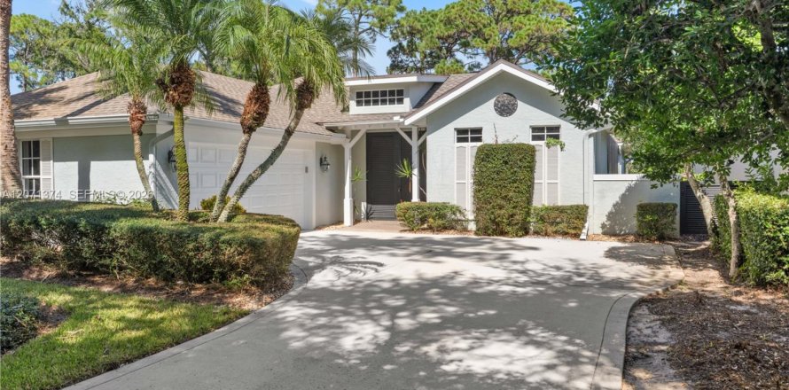 House in Vero Beach, Florida 3 bedrooms, 184.78 sq.m. № 2301327