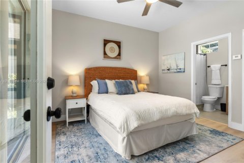 House in Vero Beach, Florida 3 bedrooms, 184.78 sq.m. № 2301327 - photo 7