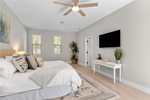 House in Vero Beach, Florida 3 bedrooms, 184.78 sq.m. № 2301327 - photo 28