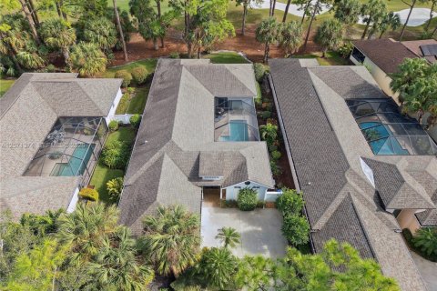 House in Vero Beach, Florida 3 bedrooms, 184.78 sq.m. № 2301327 - photo 3