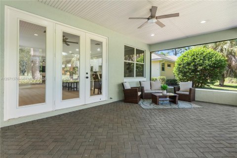 House in Vero Beach, Florida 3 bedrooms, 184.78 sq.m. № 2301327 - photo 13