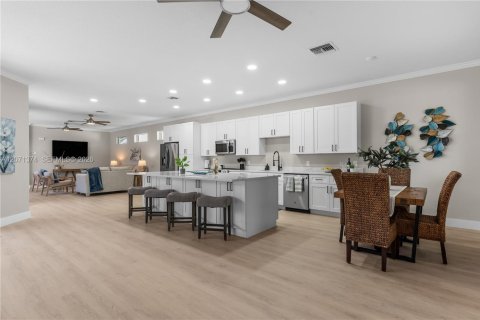 House in Vero Beach, Florida 3 bedrooms, 184.78 sq.m. № 2301327 - photo 15