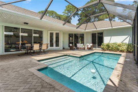 House in Vero Beach, Florida 3 bedrooms, 184.78 sq.m. № 2301327 - photo 9