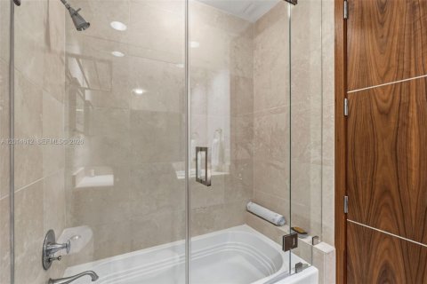 Condo in Miami Beach, Florida, 3 bedrooms № 2076549 - photo 29