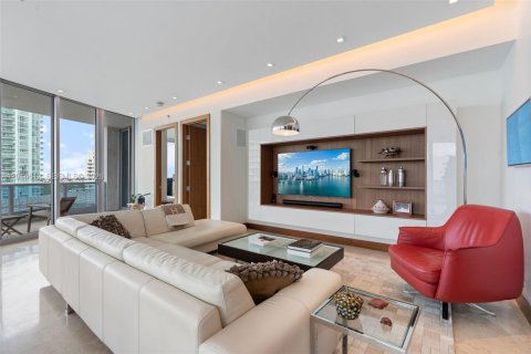 Condo in Miami Beach, Florida, 3 bedrooms № 2076549 - photo 2