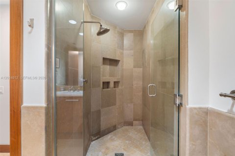 Condo in Miami Beach, Florida, 3 bedrooms № 2076549 - photo 25
