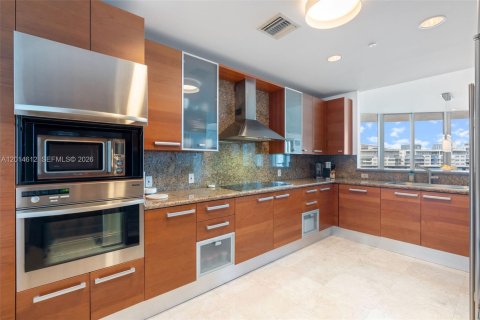 Condo in Miami Beach, Florida, 3 bedrooms № 2076549 - photo 16
