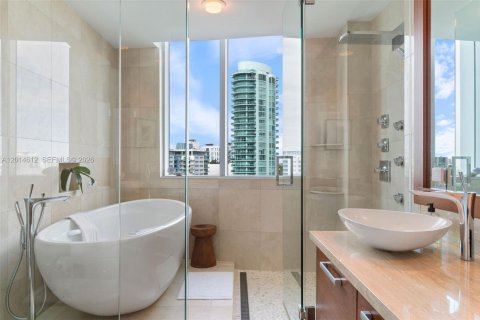 Condo in Miami Beach, Florida, 3 bedrooms № 2076549 - photo 20