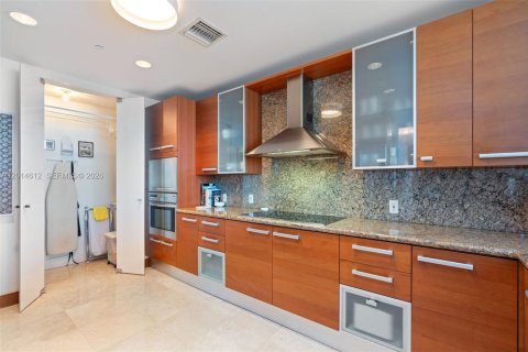Condo in Miami Beach, Florida, 3 bedrooms № 2076549 - photo 14