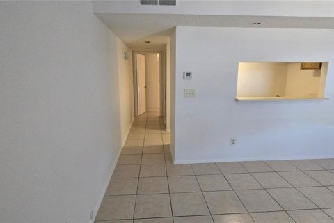 Condominio en alquiler en Tampa, Florida, 1 dormitorio, 46.82 m2 № 2105729 - foto 2