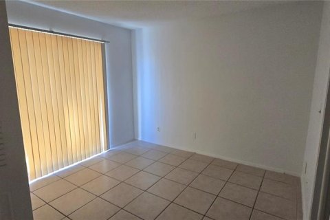 Condominio en alquiler en Tampa, Florida, 1 dormitorio, 46.82 m2 № 2105729 - foto 3