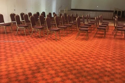 Condominio en venta en Sunny Isles Beach, Florida, 2 dormitorios, 83.05 m2 № 1954283 - foto 19