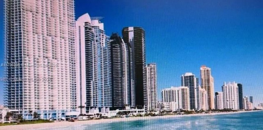 Condominio en Sunny Isles Beach, Florida, 2 dormitorios  № 1954283