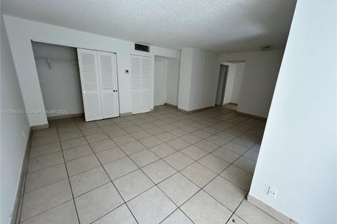 Condominio en venta en Sunny Isles Beach, Florida, 2 dormitorios, 83.05 m2 № 1954283 - foto 21