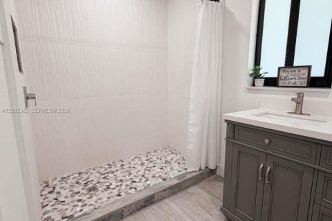 House in Miami, Florida 4 bedrooms № 2066188 - photo 21