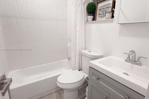 House in Miami, Florida 4 bedrooms № 2066188 - photo 22