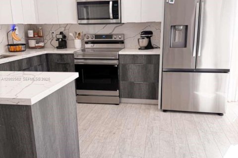 House in Miami, Florida 4 bedrooms № 2066188 - photo 13