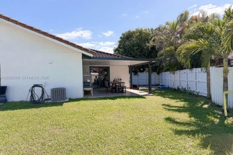 House in Miami, Florida 4 bedrooms № 2066188 - photo 29