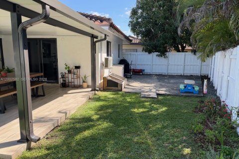 House in Miami, Florida 4 bedrooms № 2066188 - photo 27