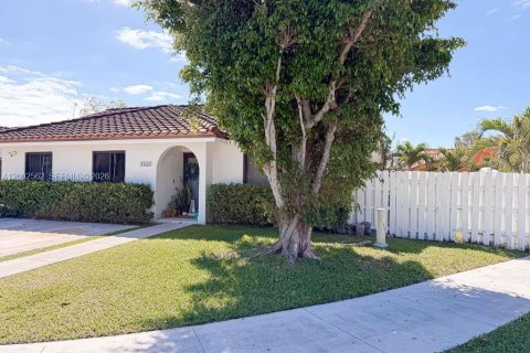 House in Miami, Florida 4 bedrooms № 2066188 - photo 7