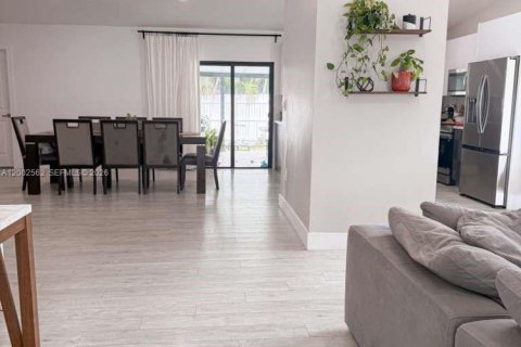 House in Miami, Florida 4 bedrooms № 2066188 - photo 14