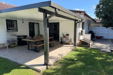 House in Miami, Florida 4 bedrooms № 2066188 - photo 28