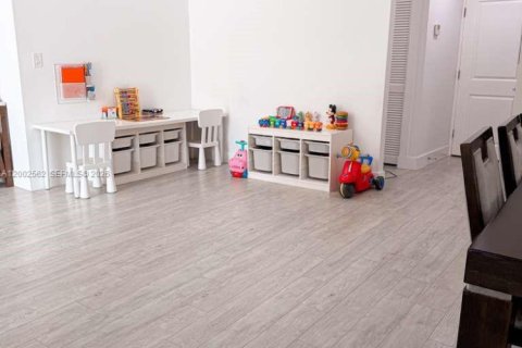 House in Miami, Florida 4 bedrooms № 2066188 - photo 25