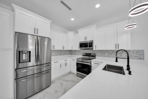 House in Lehigh Acres, Florida 3 bedrooms № 2392064 - photo 7