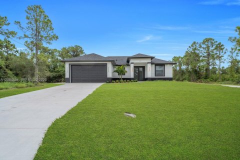 House in Lehigh Acres, Florida 3 bedrooms № 2392064