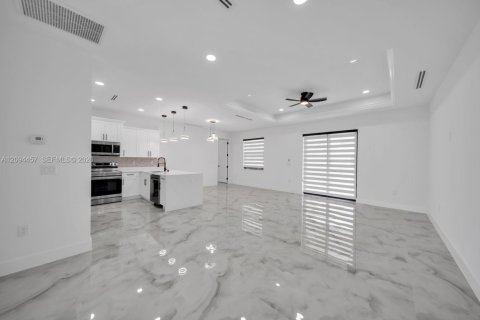 House in Lehigh Acres, Florida 3 bedrooms № 2392064 - photo 5