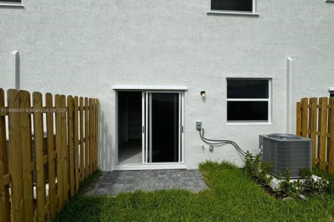 Townhouse in Homestead, Florida 3 bedrooms, 123.37 sq.m. № 2021431 - photo 29