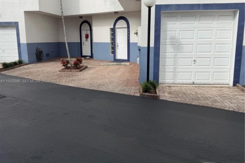Townhouse in Fort Lauderdale, Florida 3 bedrooms, 218.32 sq.m. № 1984455 - photo 4