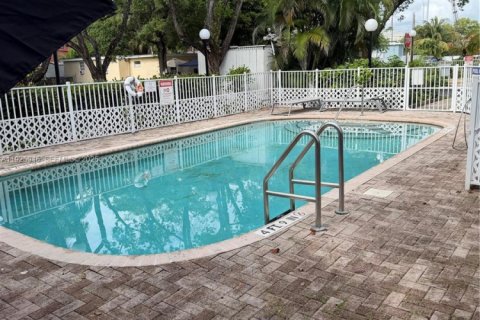 Townhouse in Fort Lauderdale, Florida 3 bedrooms, 218.32 sq.m. № 1984455 - photo 8