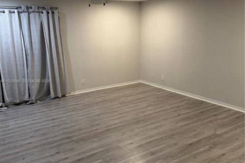 Townhouse in Fort Lauderdale, Florida 3 bedrooms, 218.32 sq.m. № 1984455 - photo 24