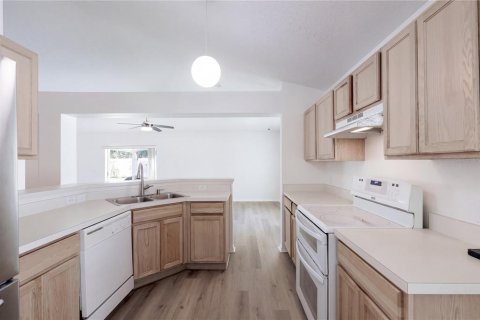 Villa ou maison à vendre à Chuluota, Floride: 3 chambres, 173.26 m2 № 2416779 - photo 14