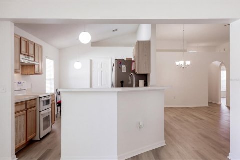 Villa ou maison à vendre à Chuluota, Floride: 3 chambres, 173.26 m2 № 2416779 - photo 12