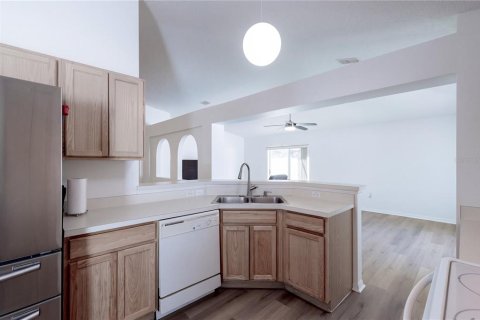 Villa ou maison à vendre à Chuluota, Floride: 3 chambres, 173.26 m2 № 2416779 - photo 13