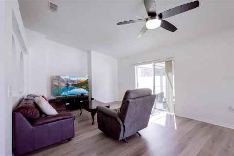 Villa ou maison à vendre à Chuluota, Floride: 3 chambres, 173.26 m2 № 2416779 - photo 9