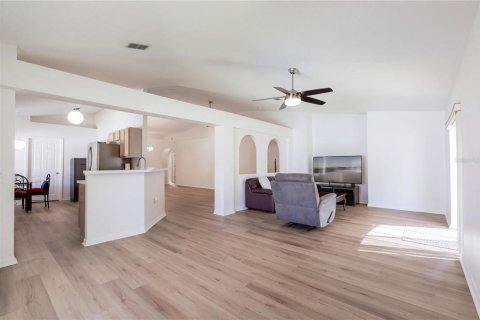 Villa ou maison à vendre à Chuluota, Floride: 3 chambres, 173.26 m2 № 2416779 - photo 8