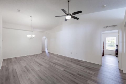 Villa ou maison à vendre à Chuluota, Floride: 3 chambres, 173.26 m2 № 2416779 - photo 5