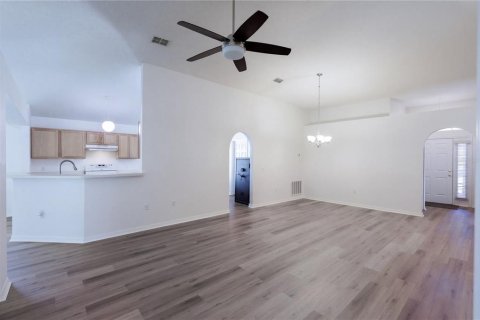 Villa ou maison à vendre à Chuluota, Floride: 3 chambres, 173.26 m2 № 2416779 - photo 3