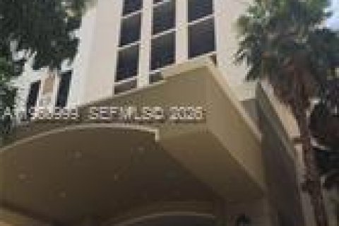 Condominio en alquiler en Coral Gables, Florida, 2 dormitorios, 104.61 m2 № 2021827 - foto 19