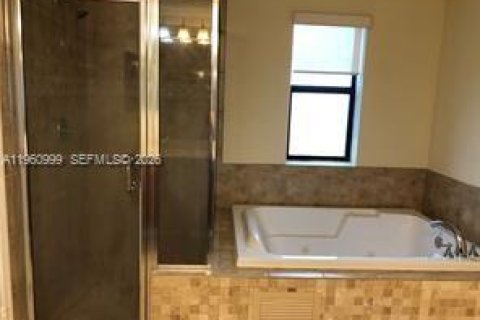 Condominio en alquiler en Coral Gables, Florida, 2 dormitorios, 104.61 m2 № 2021827 - foto 9