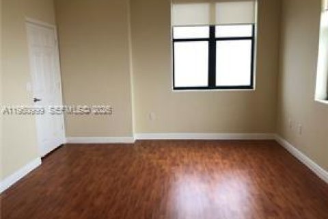 Condominio en alquiler en Coral Gables, Florida, 2 dormitorios, 104.61 m2 № 2021827 - foto 8