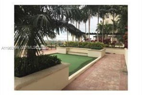 Condominio en alquiler en Coral Gables, Florida, 2 dormitorios, 104.61 m2 № 2021827 - foto 15